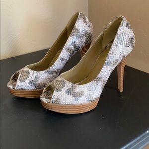 Women’s Cole Haan snakeskin heels Sz 6.5